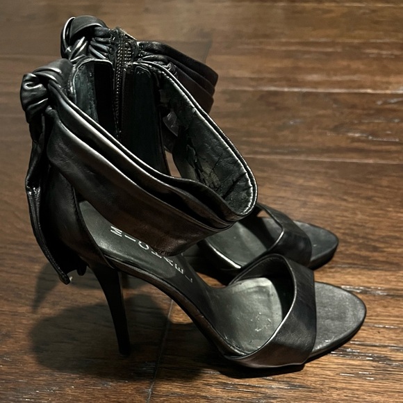 Michael Women Silver Sandals/Heels Size 6.5 - Picture 2 of 5